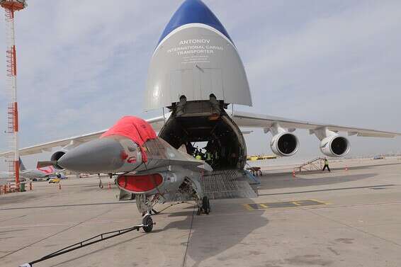 המטוסים ליד האנטונוב // צילום: אגף דוברות והסברה משרד הביטחון